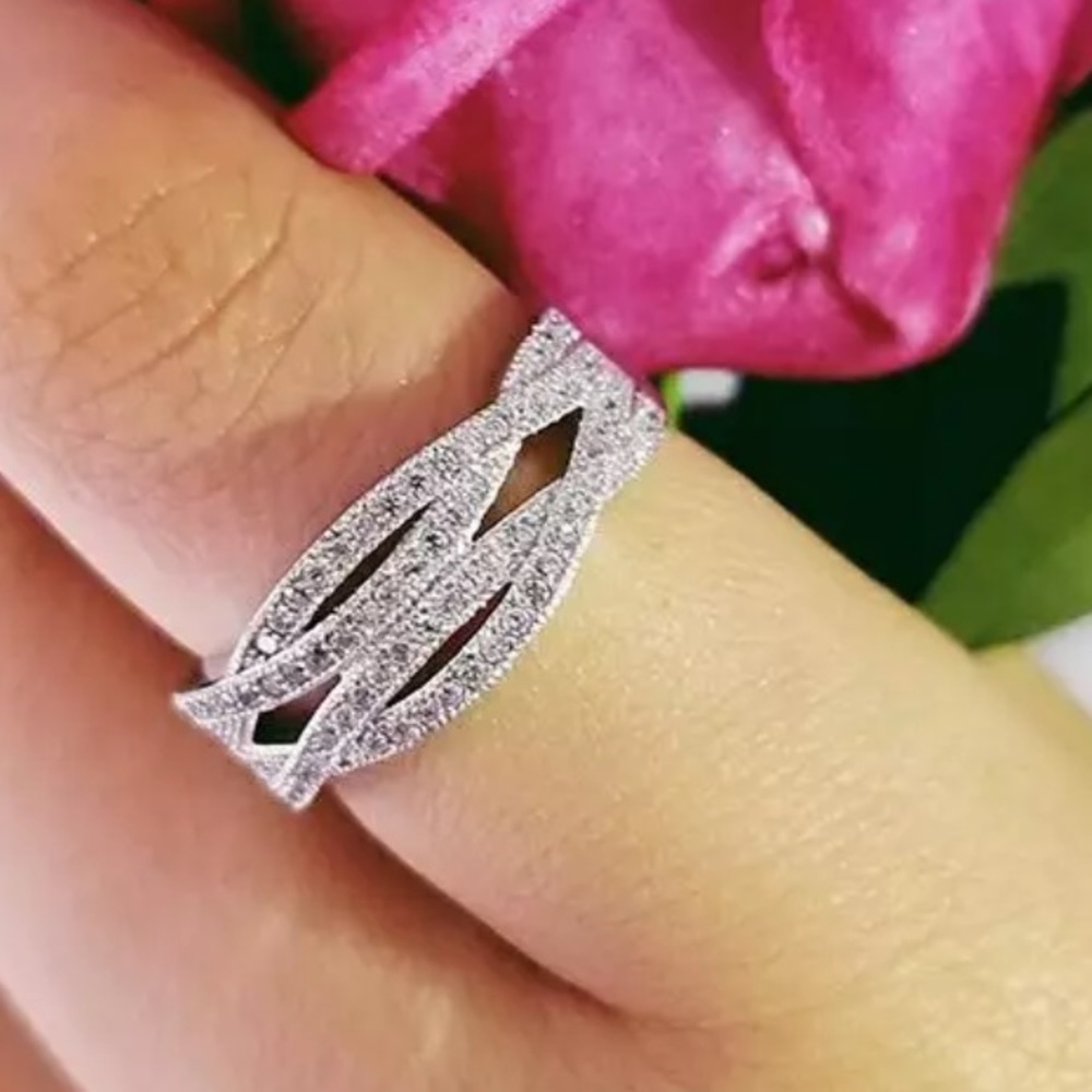 NEW ETERNITY 925 STERLING SILVER DIAMOND RING, CUTE RING, SHINY RING.